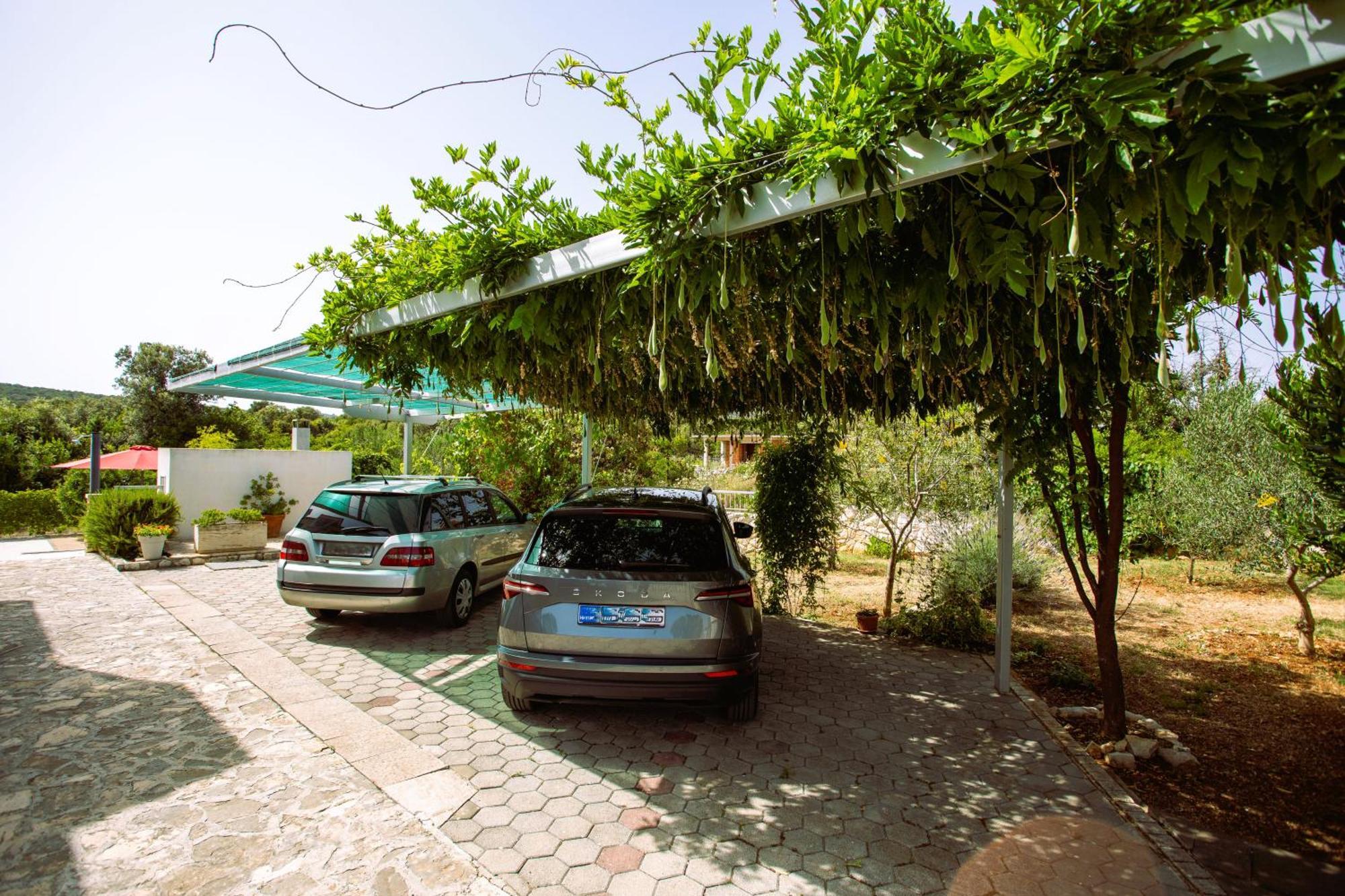 Holiday House Nena With Pool Vinišće Kültér fotó