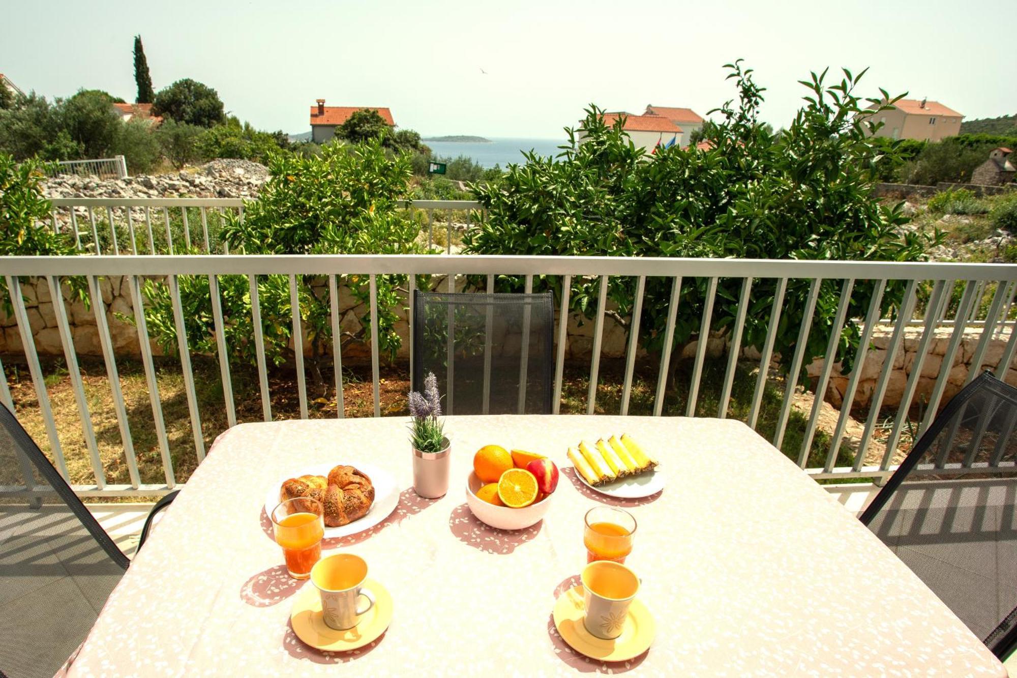 Holiday House Nena With Pool Vinišće Kültér fotó